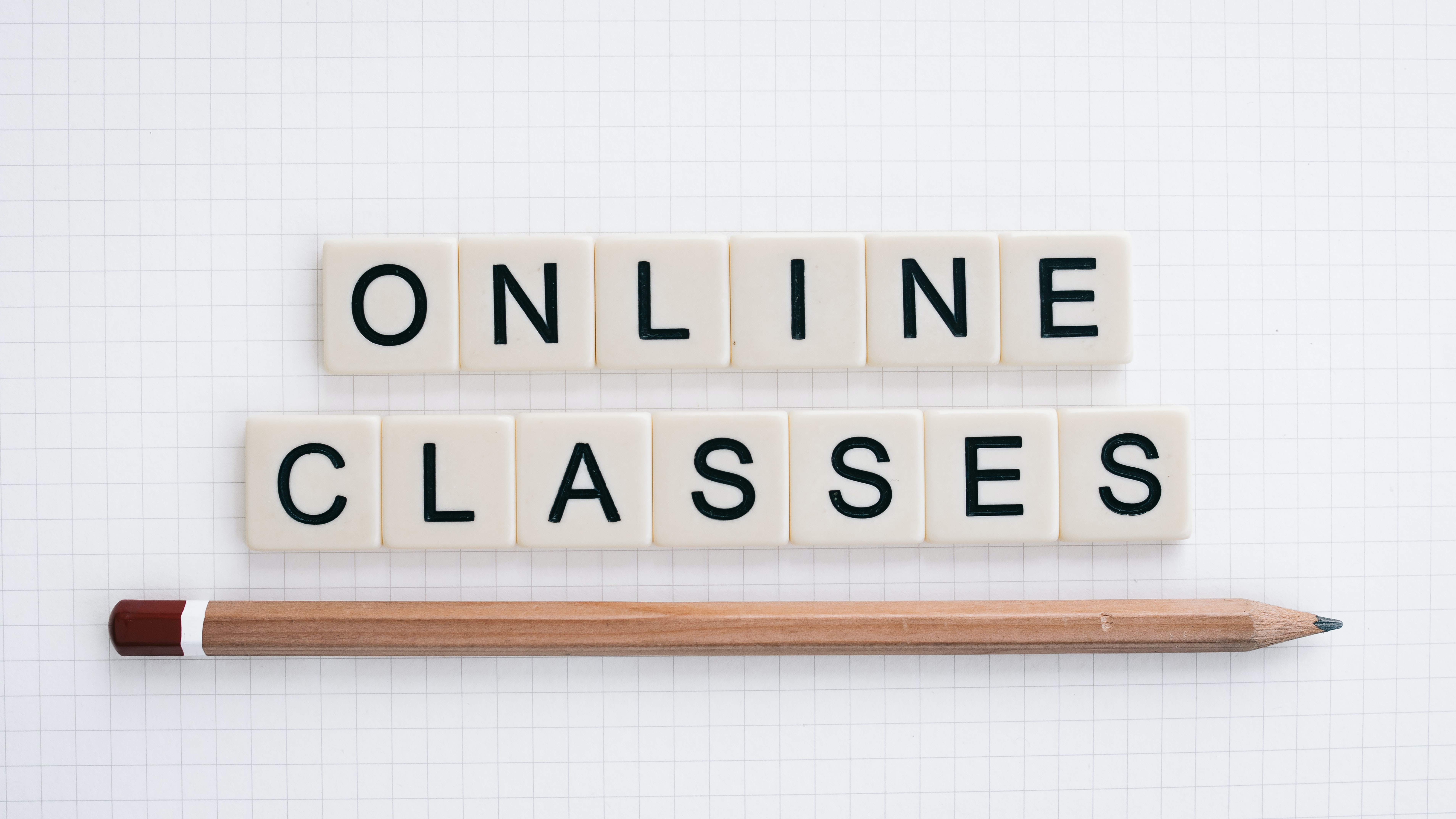scrabble letters spelling "online classes"