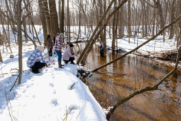 Students testing river water