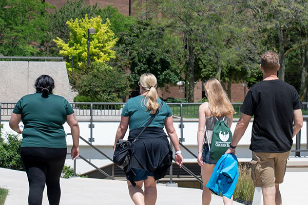 UW-Green Bay admissions staff Vicki taking a student on a tour.