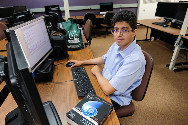 Student at a computer in the UW-Green Bay general access computer lab