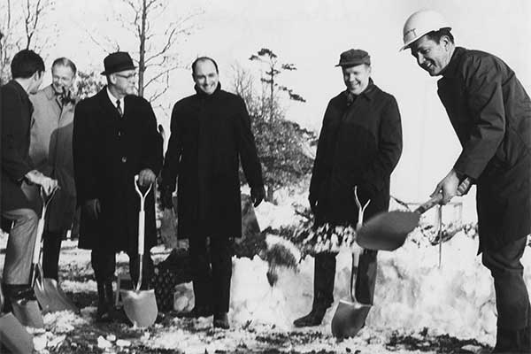 Groundbreaking ceremony for the Library Learning Center.