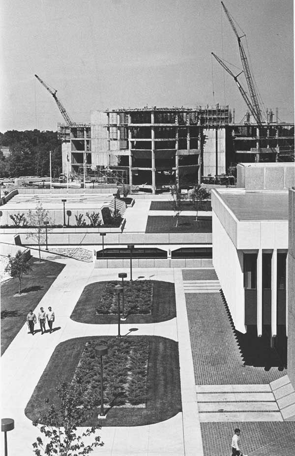 Library Learning Center Construction fall 1970