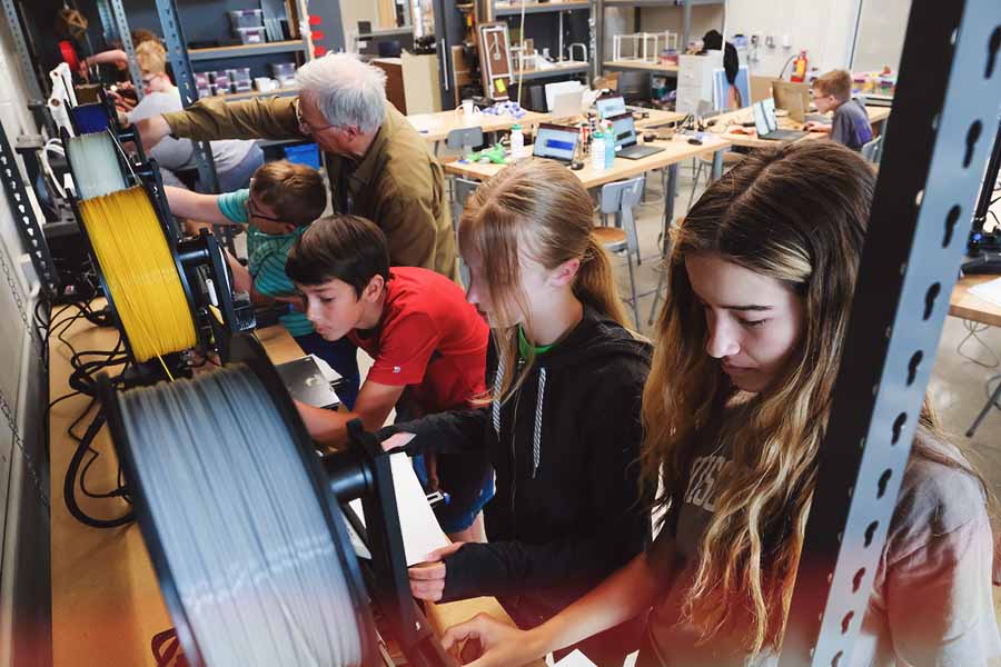 design tech class using 3D printer at the STEM center