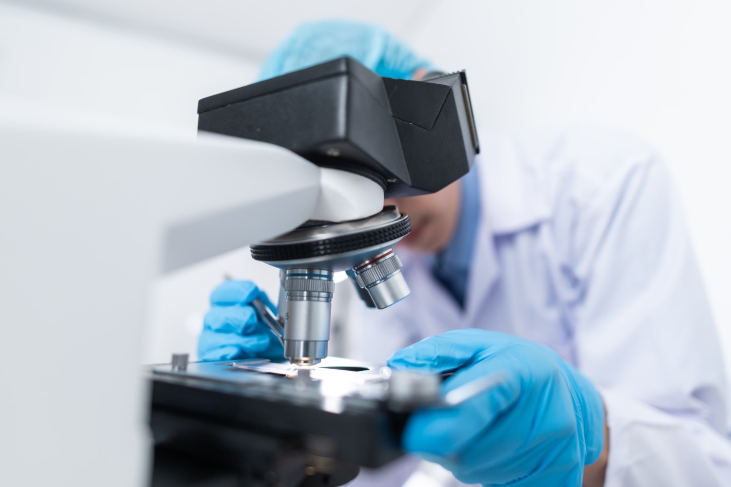 Image of chemistry student under a microscope