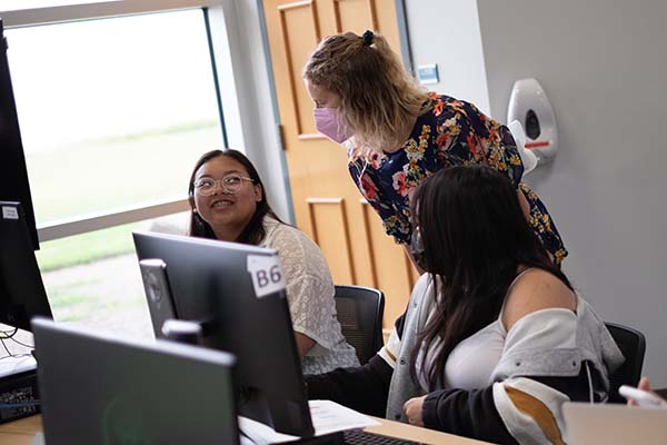 student talking with advisor in computer lab