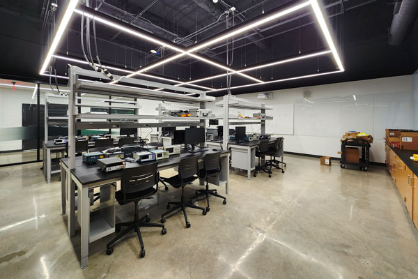 View of computers in UW Green Bay TEAM Lab