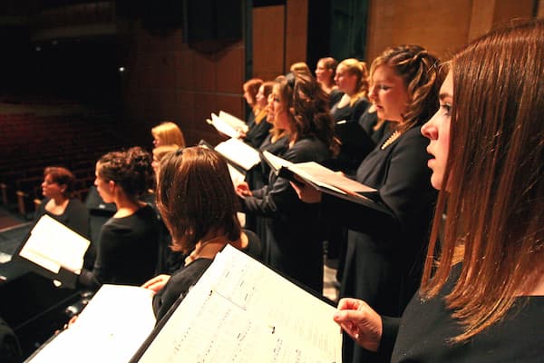 Students perfrom in Concert Choir