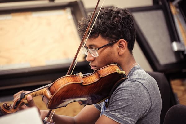 Student plays the violin