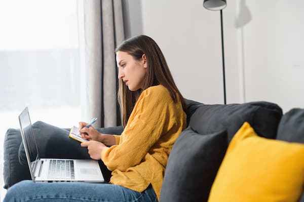 Student looks up online resources