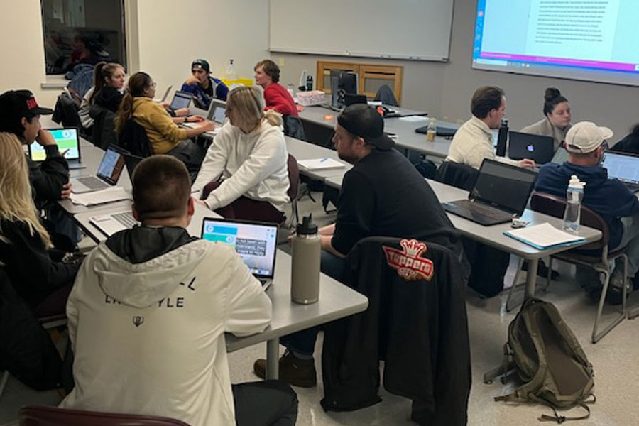 Students attend class at UW Green Bay