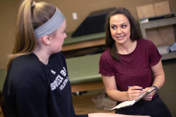 UWGB student works with UWGB athlete