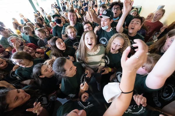 Excited students at GB Orientation