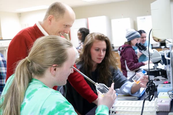 Students with Prof. Brian Merkel in a biology lab class