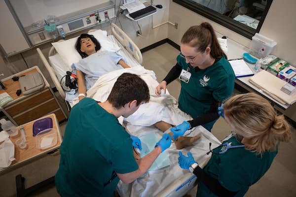 UWGB nursing students working in a simulation lab