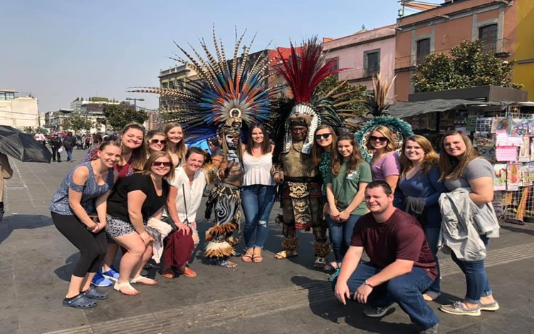 students study aboard in Mexico