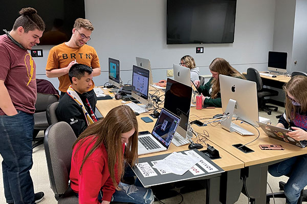 Students use the Mac product computers in the lab.