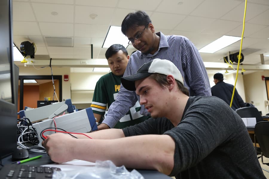 Students in physics lab