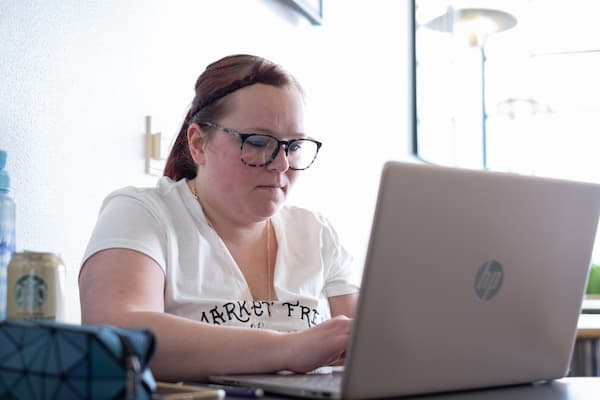 Female student works at laptop