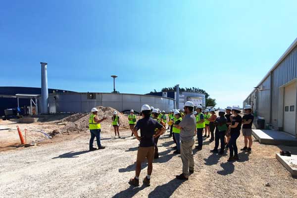 Students visit environmental engineering work site