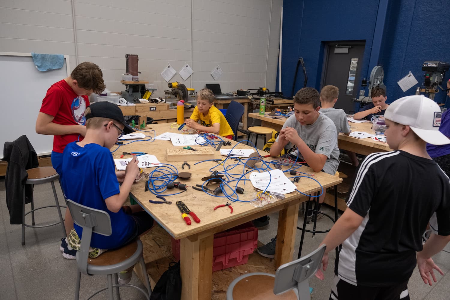 Students making aquatic robots