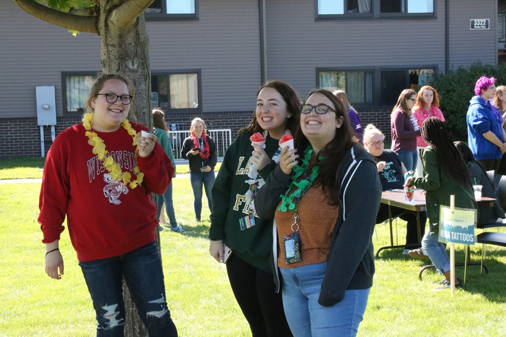 Group of students with snow cones