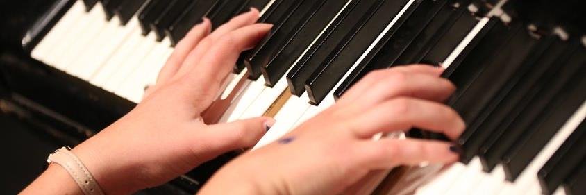 Hands on a piano