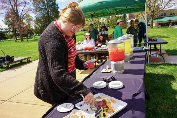 Students grabbing food and drink at outdoor event