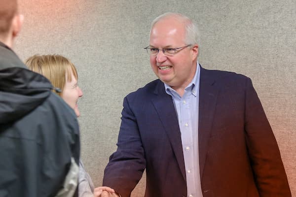 Donor and Alumnus Craig Dickman shakes hand