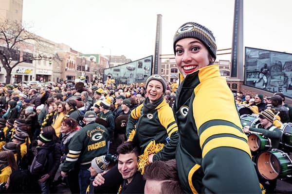 Cheerleaders at Packers pep rally