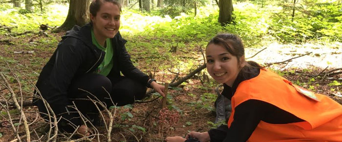 Cofrin grant researchers Rebecca Malcore and Makayla Swain.