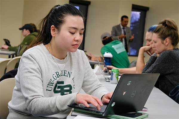 New venture acceleration class in MS Management at UWGB.