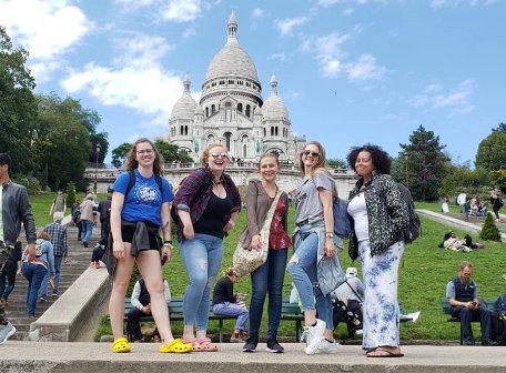 Study abroad participants in Paris