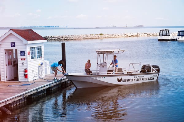 Students on boat set out for water testin