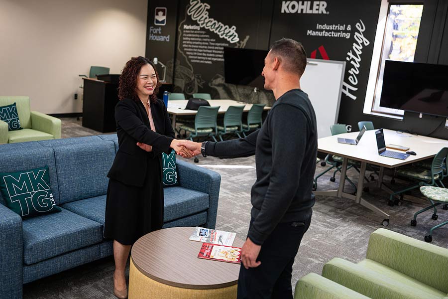 Graduate student meets with professor in the Cofrin School of Business.