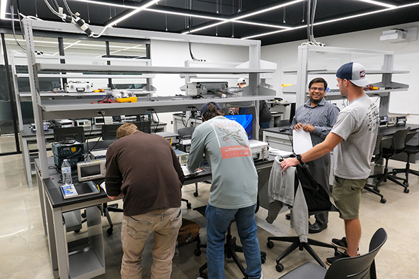 Students in electrical engineering lab