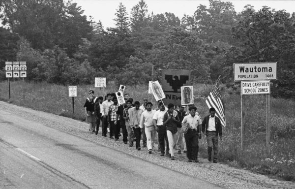 1966 Obreros Unidos march. Courtesy of the WI Historical Society