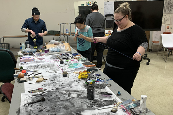 Students working in a large format drawing class