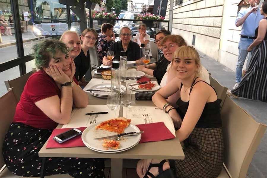 Students enjoy dinner in Florence, Italy