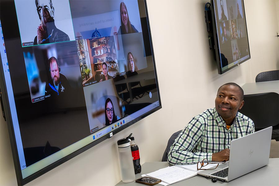 Students in-person and online in hybrid UWGB MPA Public Nonprofit Org Management class