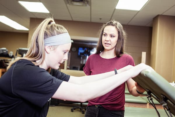 Student intern works with UWGB athlete