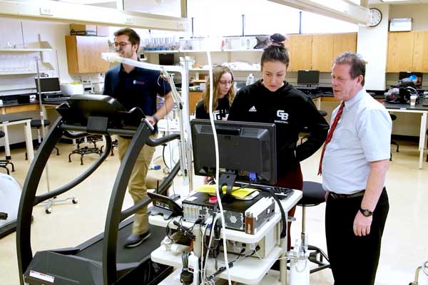 Students performing oxygen test in lab