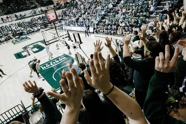 Students cheering at UW-Green Bay mens basketball game