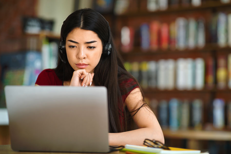 Student attends online class