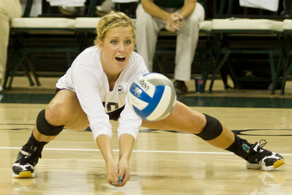 UW Green Bay athlete Brittany Groth playing volleyball