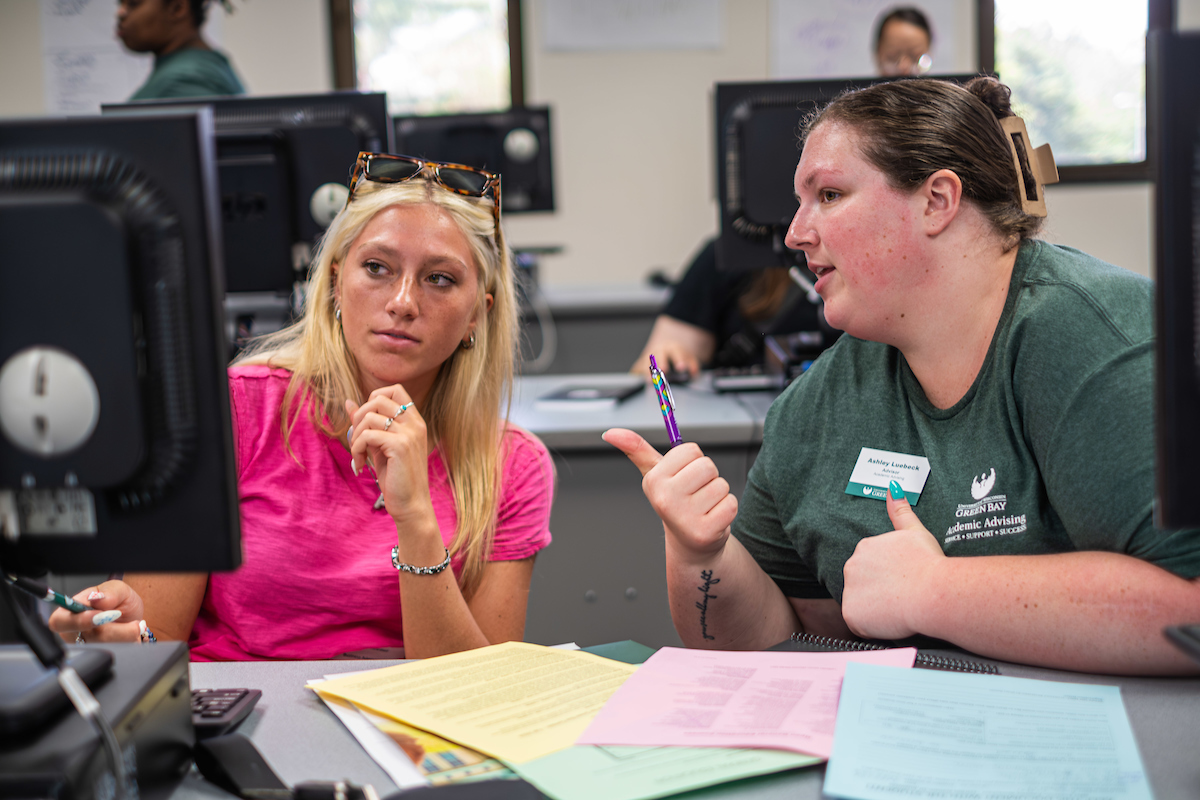 An advisor helps a student register for classes at GB Orientation