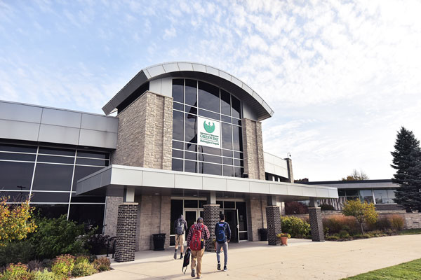 UWGB students leaving the Sheboygan Campus main building.