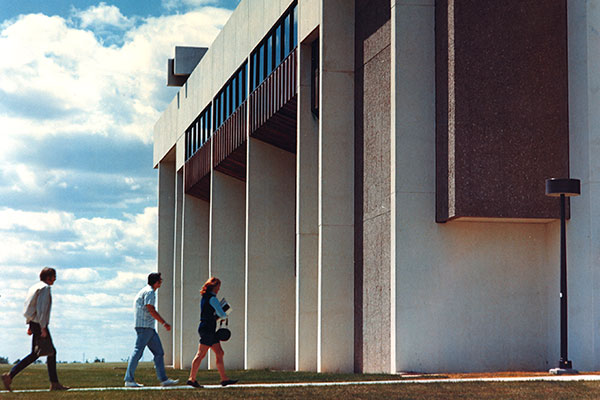Early color photo of students walking into the UWGB Lab Sciences Building
