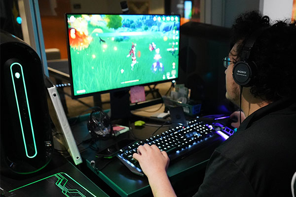 Student playing a video game in the UWGB e-sports lounge.