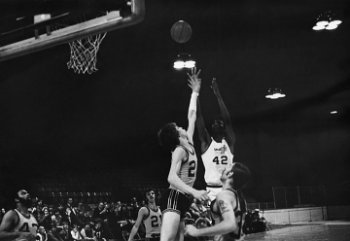 Black and white image of a jumpshot