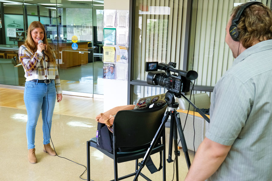 Coommunications students filming UW-Green Bay news segment